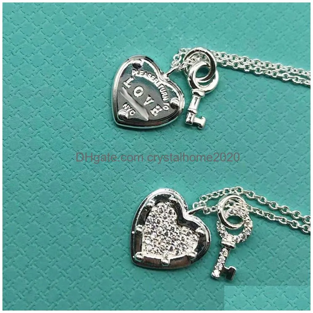 Anypendant 2024 New Designer Necklaces T S925 Sterling Sier Diamond Heart Brand Small Key Necklace Platinum Clavicle Chain Light Luxu Dhld7