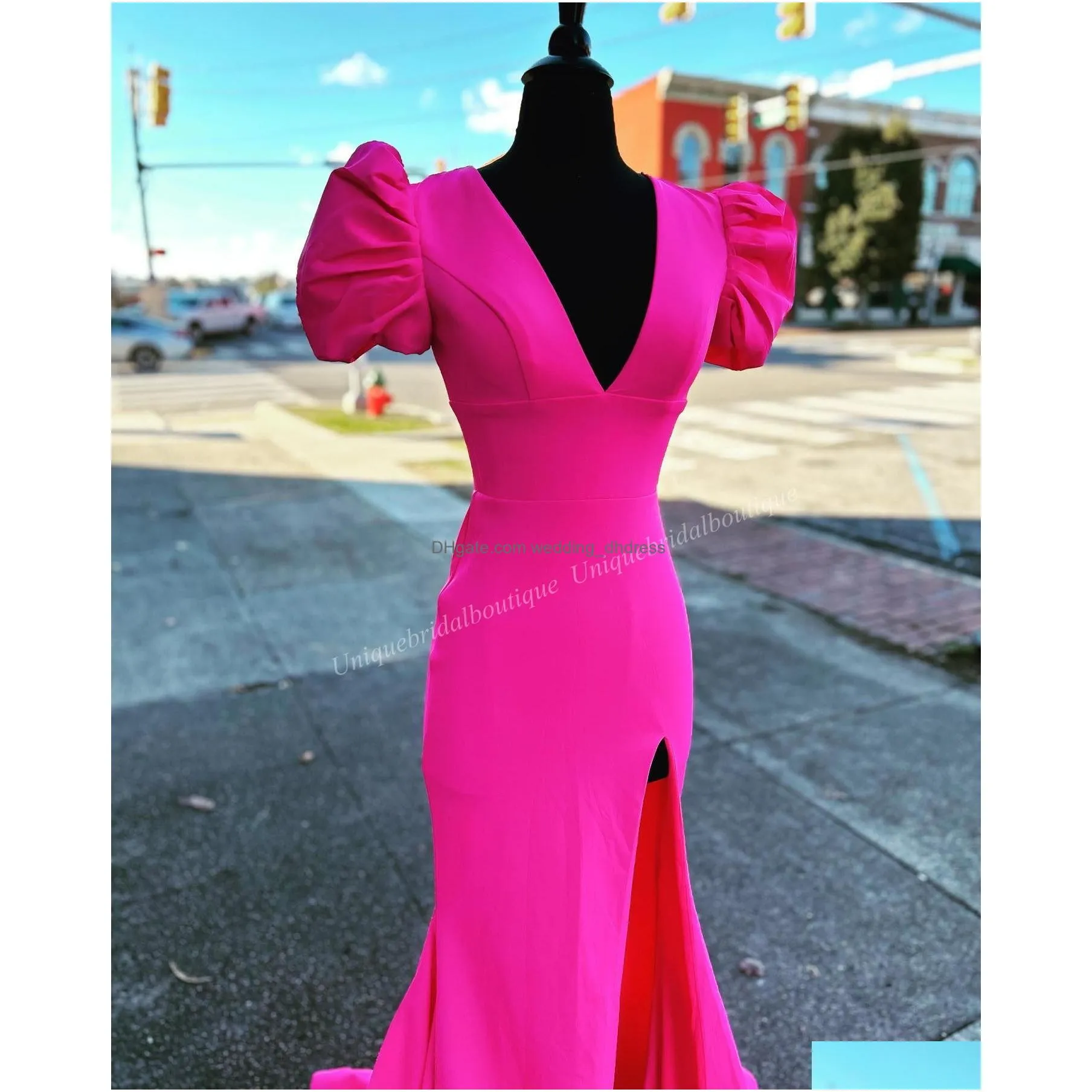 fitted prom dress 2k23 short puff sleeves slit fuchsia crepe v-neck lady pageant gown winter formal evening party wedding guest red capet runway mother of the