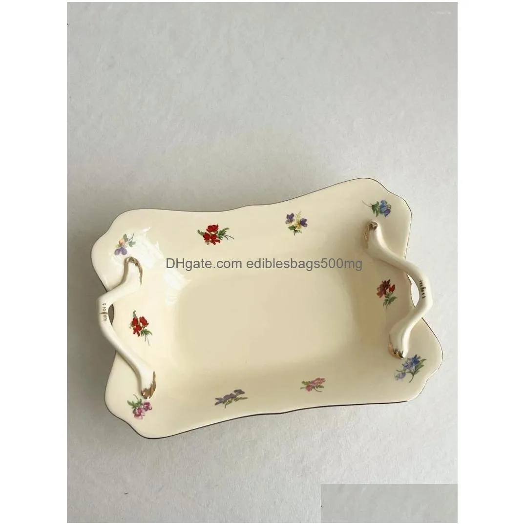 plates  little flowers simple cream beige double handle disk ceramic binaural drawing gold plate platos dishes