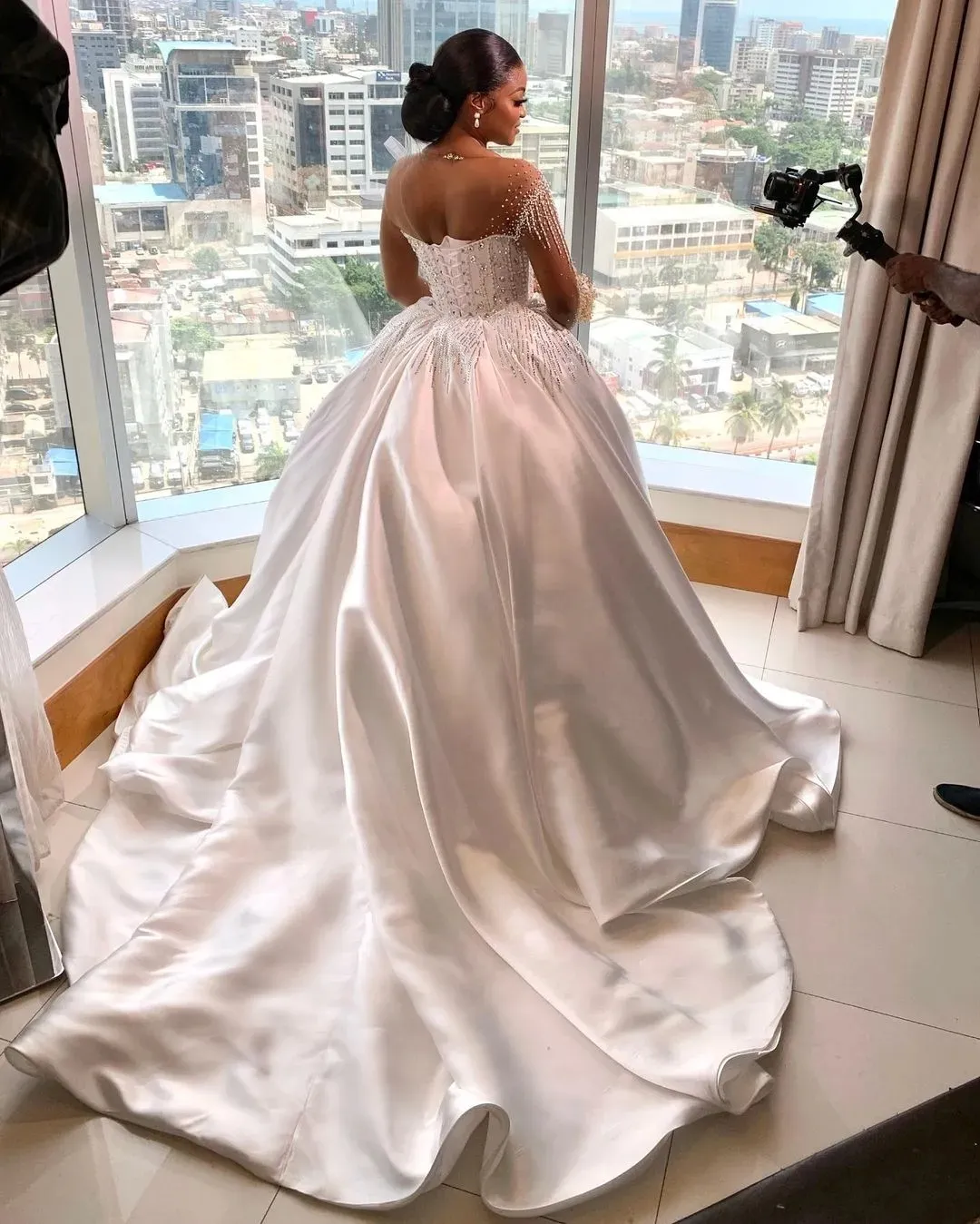 Sexy White Satin Mermaid Wedding Dresses 2024 With Long Sleeves Luxurry Beadeds Sweep Train Plus Size Bridal Party Gowns Robe De Marriage