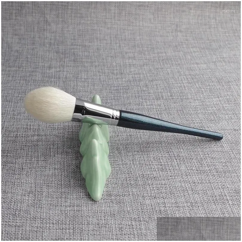 Makeup Brushes A02 Professional Handmade Make Up Brush Large Flat Round Face Powder B Soft Saikoho Goat Hair Drop Delivery Dhdw1