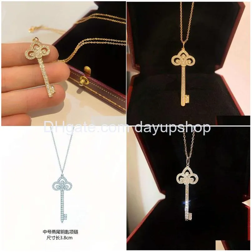 Pendant Necklaces Tlris Esigner Necklace T Family Thick Gold Version Crown Heart Key For Women 18K Rose Coat Chain High Diamond Pendan Dh5Kc