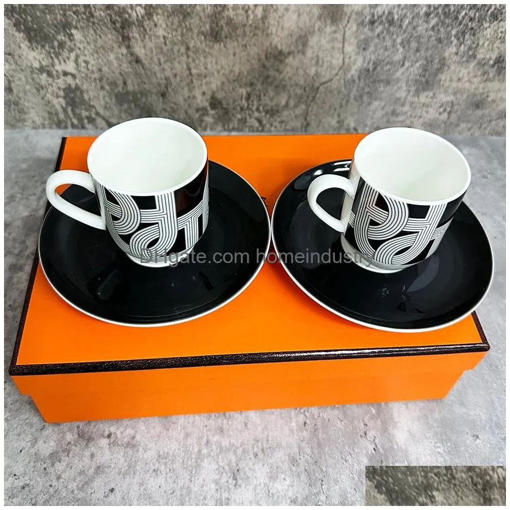 Mugs Runway Design 120Ml Bone China Coffee Cups And Saucers Tableware Plates Dishes Afternoon Tea Drinkware 230817 Drop Delivery Dhnjl