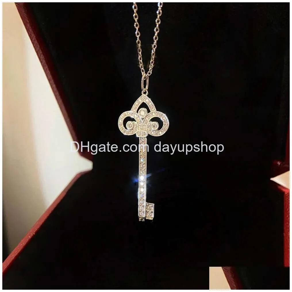 Pendant Necklaces Tlris Esigner Necklace T Family Thick Gold Version Crown Heart Key For Women 18K Rose Coat Chain High Diamond Pendan Dh5Kc