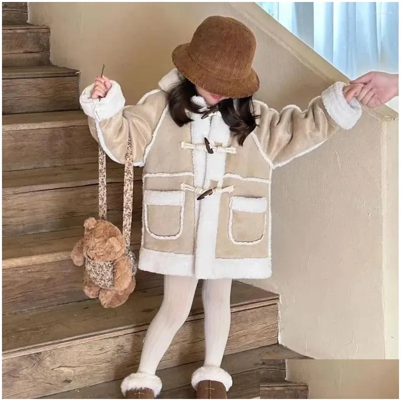 Jackets 2023 Winter Childrens Wear Composite Suede Lamb Wool Coat With Sheep Horn Button Jacket Baby Girl Clothes Drop Delivery Dhrco