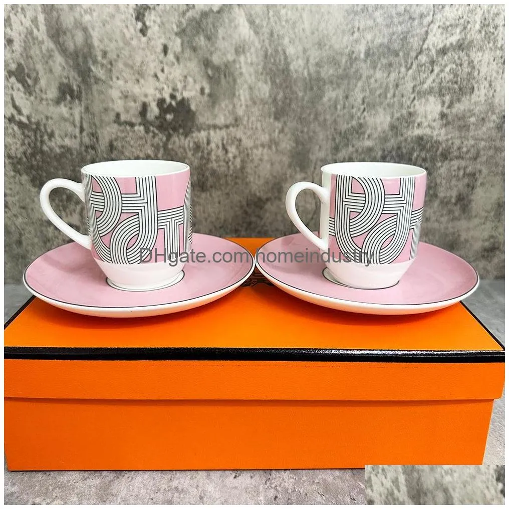 Mugs Runway Design 120Ml Bone China Coffee Cups And Saucers Tableware Plates Dishes Afternoon Tea Drinkware 230817 Drop Delivery Dhnjl