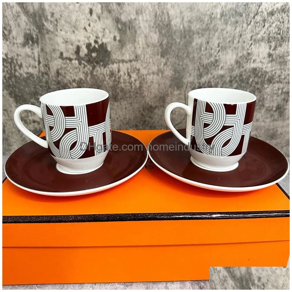 Mugs Runway Design 120Ml Bone China Coffee Cups And Saucers Tableware Plates Dishes Afternoon Tea Drinkware 230817 Drop Delivery Dhnjl