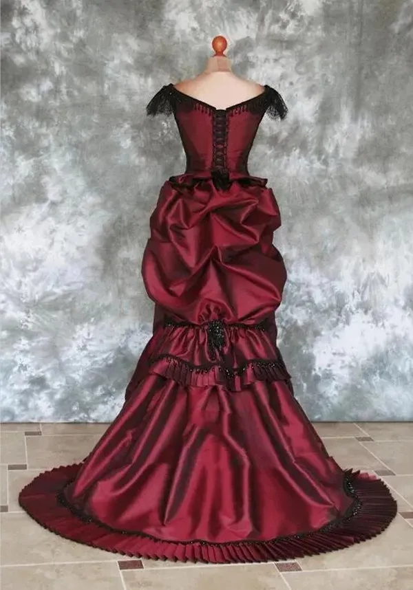 Burgundy Goth Victorian Bustle wedding dresses 2024 Vintage Beaded Lace-up Back Corset Top Gothic Outdoor Bride Wedding Gown