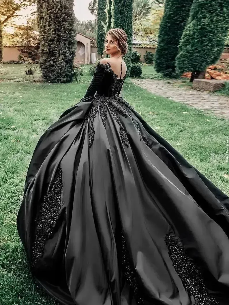 2024 Princess Plus Size Unique Black Gothic Ball Gown Wedding Dresses Bridal Gowns Sheer Neck Satin Long Sleeves Lace Appliqued Beading Dress Marriage YD