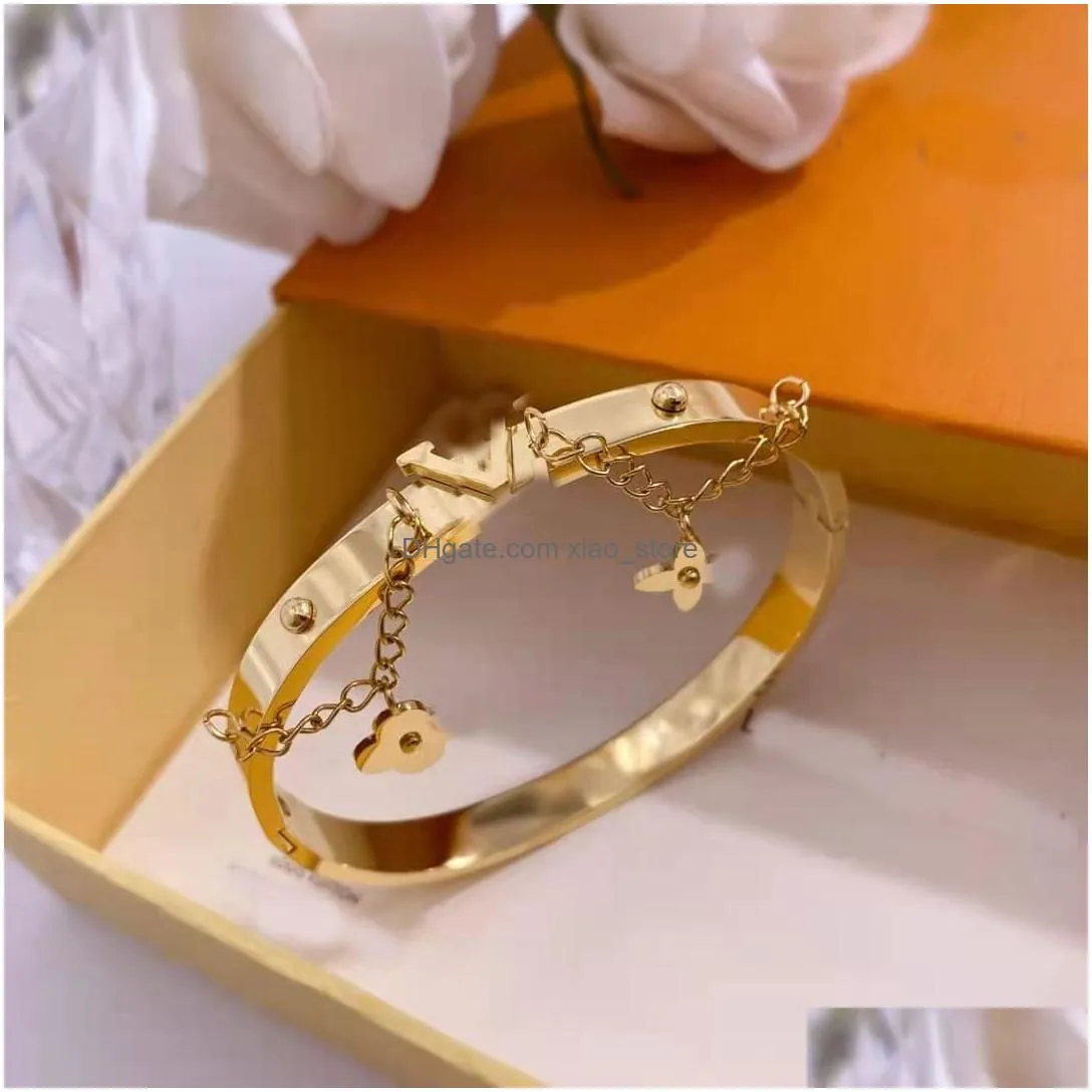 designer bracelet bangle charm bracelet luxury bracelets women letter jewelry plated stainless steel 18k gold tassels wristband cuff fashion party