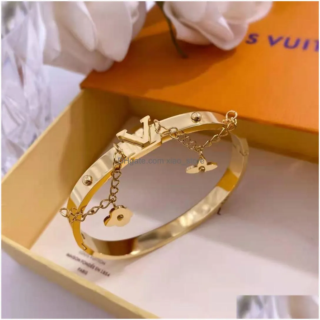 luxury bracelets women bangle fashion brand designer letter inlay crystal tassels bracelet 18k gold plated stainless steel bracelet womens wedding jewelry