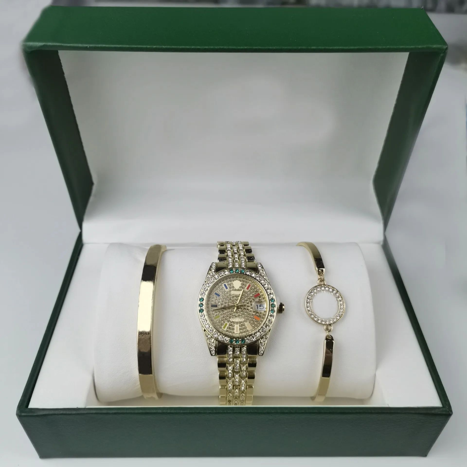 2023 New Luxury Men`s Quartz Watch Bracelet 3-piece Set with Full Sky Star and Diamond Design Waterproof Automatic Date Watch Women`s Stainless Steel Sports Time Watch