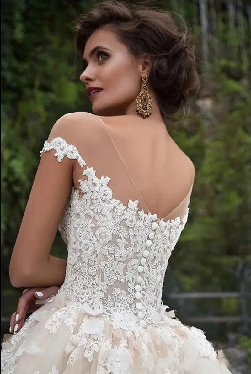 Luxury Full Lace A Line Wedding Dresses Hot Sheer V Neck Cap Sleeves Bridal Gowns Sweep Train Back Covered Buttons Wedding Dresses YD