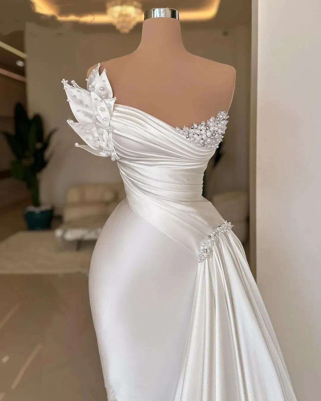 Simple Mermaid Wedding Dress Pearls Strapless Bridal Gowns Beaded Sleeveless Bride Dresses Sweep Train Custom Made Plus Size