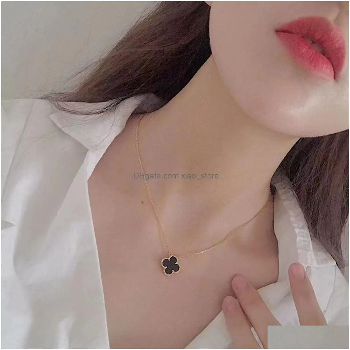 necklaces 2023 van clover necklace fashion flowers fourleaf clover cleef womens luxury designer necklaces jewelry 01