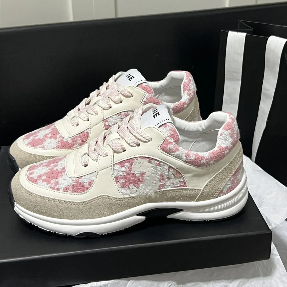 2024 New Designer Running Shoes chanelshoes brand channel Sneakers Womens Luxury lace-up Casual shoes Classic Trainer Sdfsf Fabric Suede Effect City gsfs size 35-45