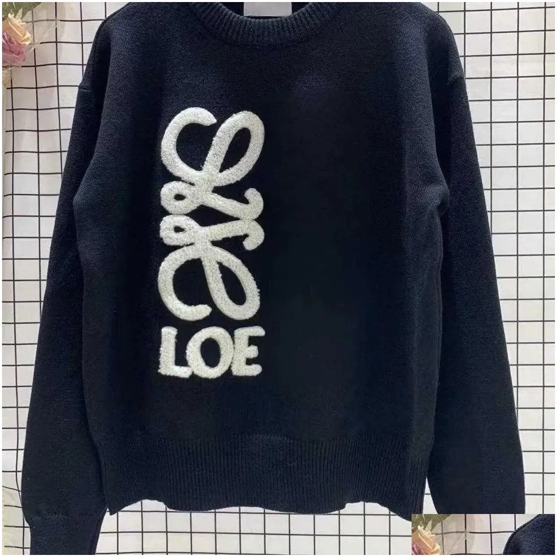 the original factory sells long sleeved pullovers with autumn and winter knitted sweaters at the bottom. warm sweater