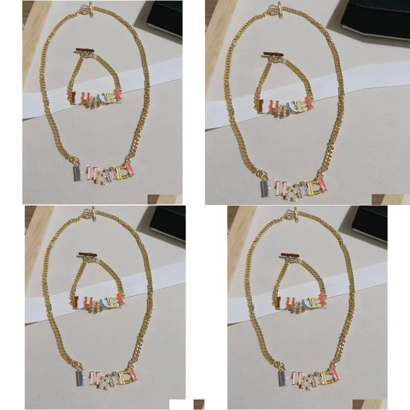 Fashion Designer 18K Gold Plated Curb Chain Pendant Necklaces Luxury Brand Letter Geometric Chain Bracelet Bangle Crystal Pearl Wristband Womens Necklace