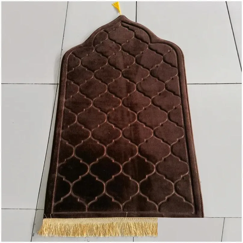 carpets flannel prayer mat worship blanket kneel embossing floor nonslip soft portable travel rug ramadan gift 230531