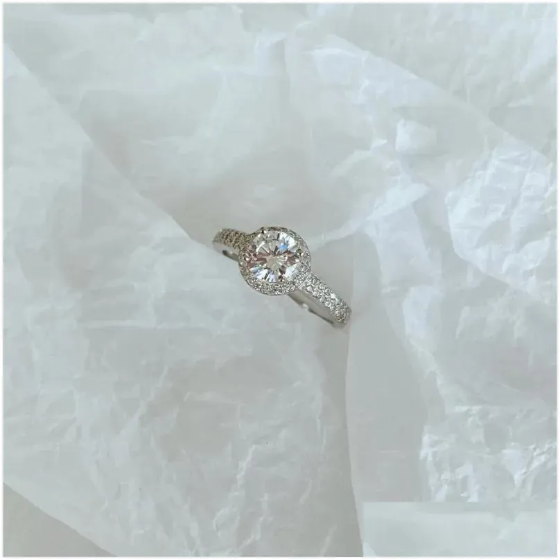 Cluster Rings Karachis Light Luxury Wedding Ring S925 Sterling Silver Fashionable And Elegant European American Full Diamond