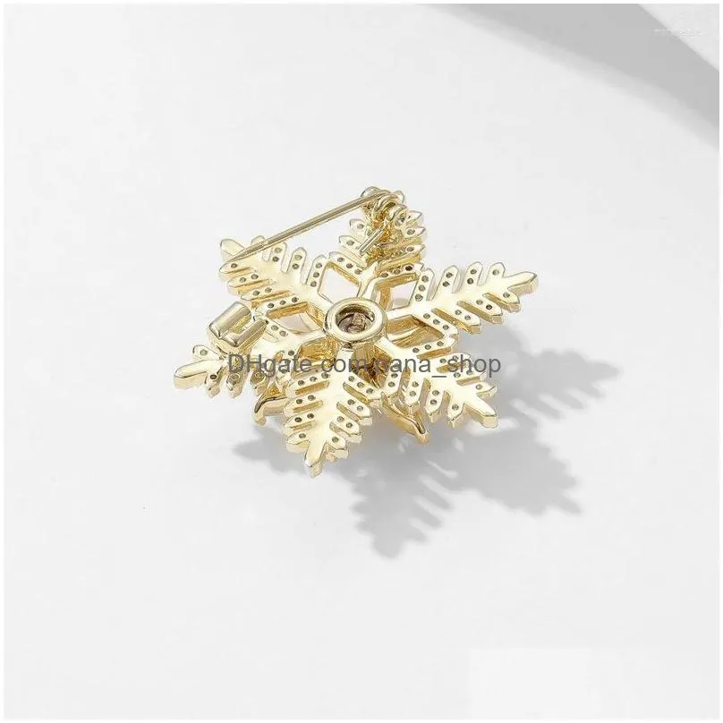 Brooches Glitter Cubic Zirconia Crystal Snowflake For Women Clothes Accessories Brooch Pin Woman Fashion Jewelry Christmas Gifts