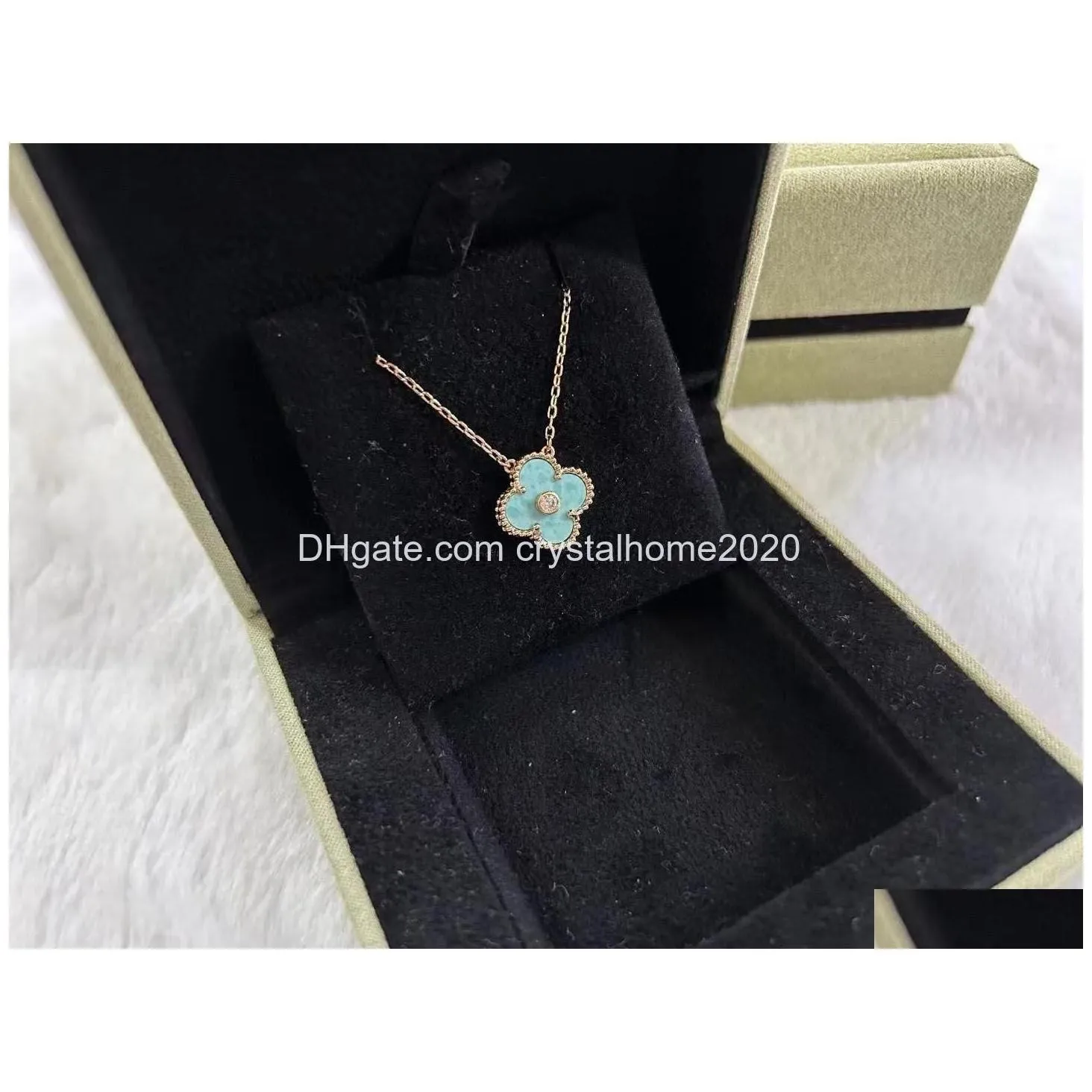 pendant necklaces luxury van esigner 2022 christmas limited edition 18k gold cross chain blue clover 15mm 4 otflq
