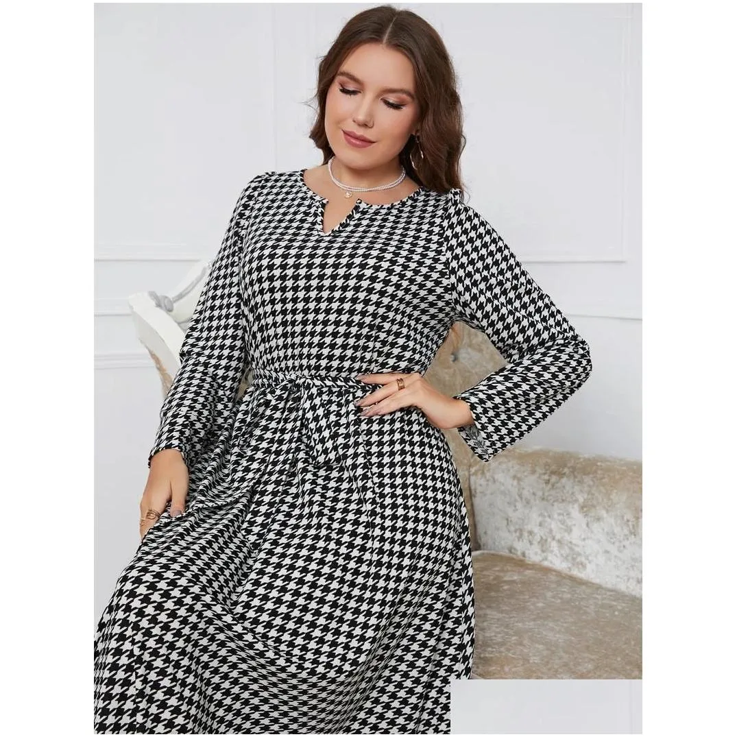 Plus Size Dresses Elegant And Gorgeous Women Dress With V Neck Collar Long Sleeve Birds Printed Clothes Belted Autumn Winter Maxi