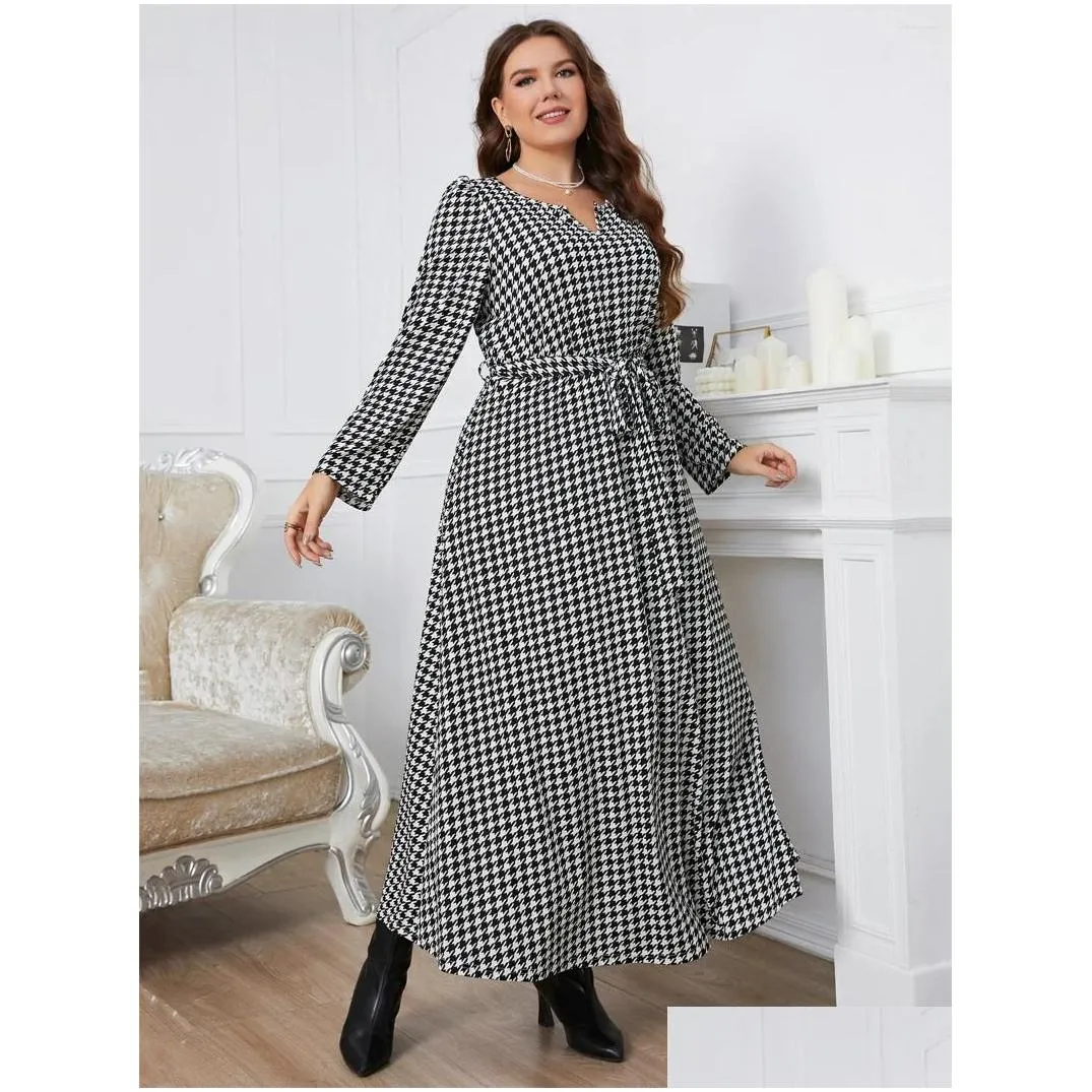 Plus Size Dresses Elegant And Gorgeous Women Dress With V Neck Collar Long Sleeve Birds Printed Clothes Belted Autumn Winter Maxi