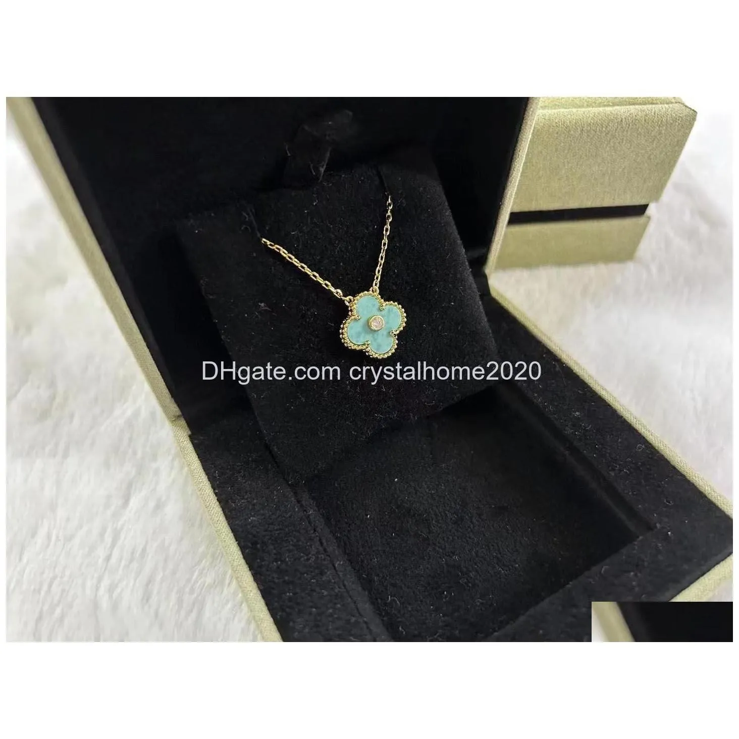 pendant necklaces luxury van esigner 2022 christmas limited edition 18k gold cross chain blue clover 15mm 4 otflq