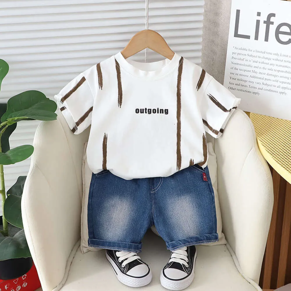 Boys' Short Sleeved 2024 New Summer Cool Sportswear Baby Casual and Fashionable Two Piece Set