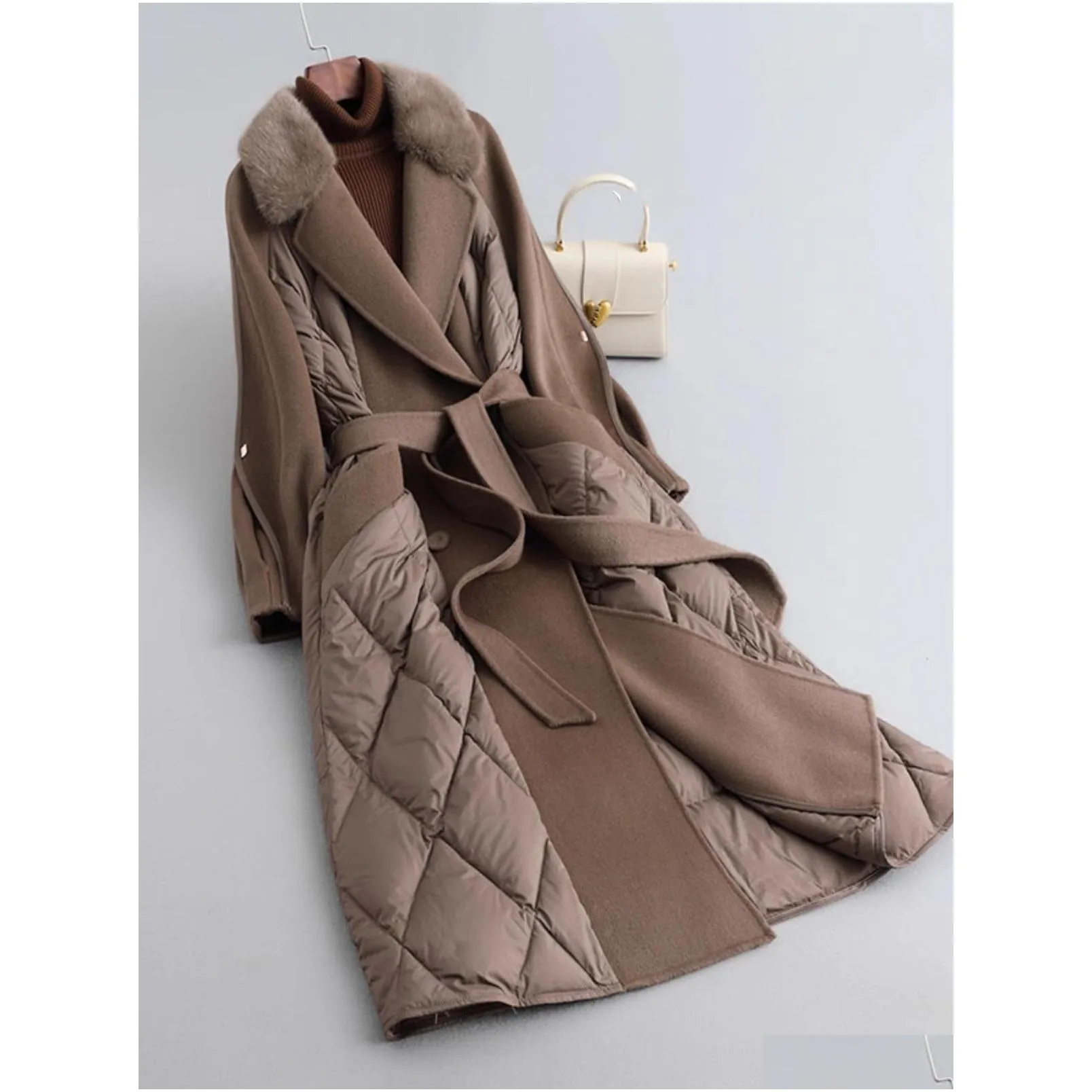 2023 Ivory/Black/Camel/Dark Brown Goose Down Women Women`s Coats Designer Double Wool Patchwork Argyle Mink Collar Coats Womens 110502