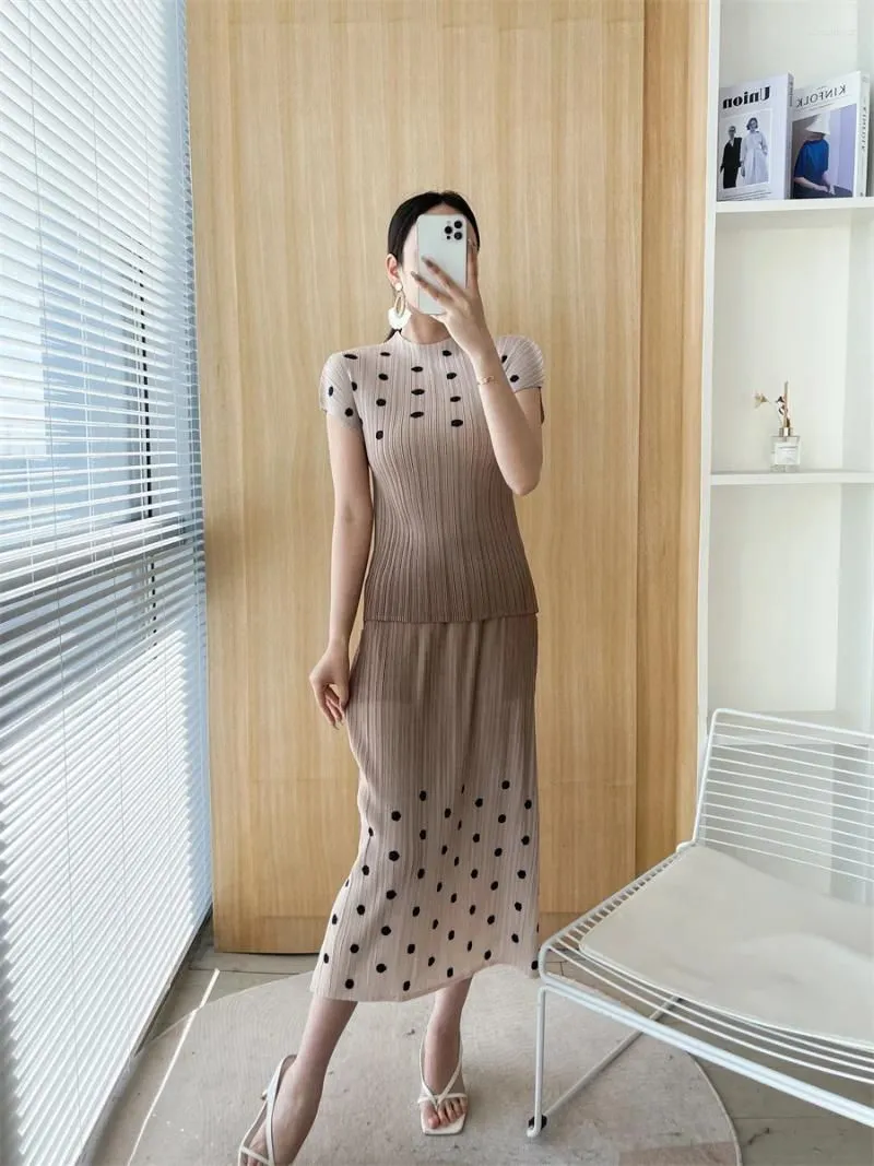 Work Dresses Miyake Pleated Two Piece Set Women 2024 Summer Luxury Women`s Causal Gradual Wave Dot Top Long Skirt