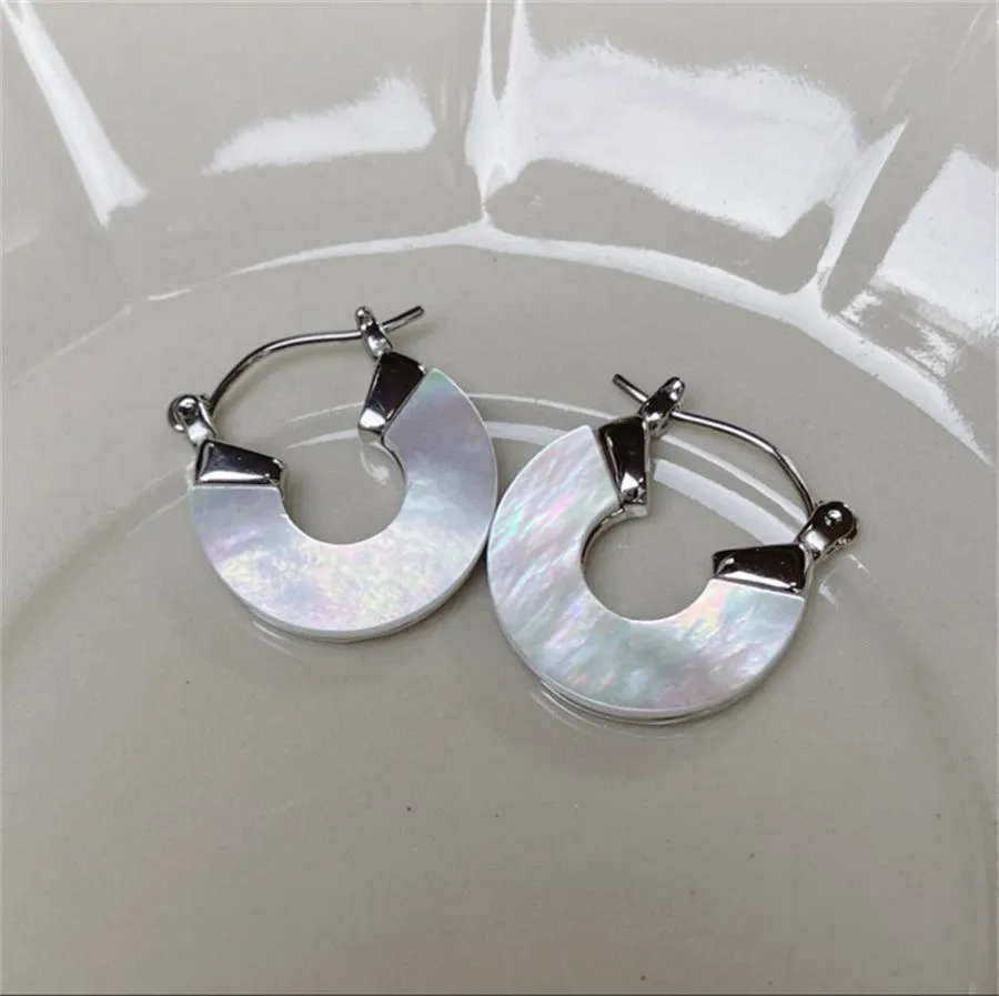 French Moonlight Lover Colorful Halo White Butterfly Shell Earrings Women Simple Trendy Cool Round Charming Jewelry High Quality