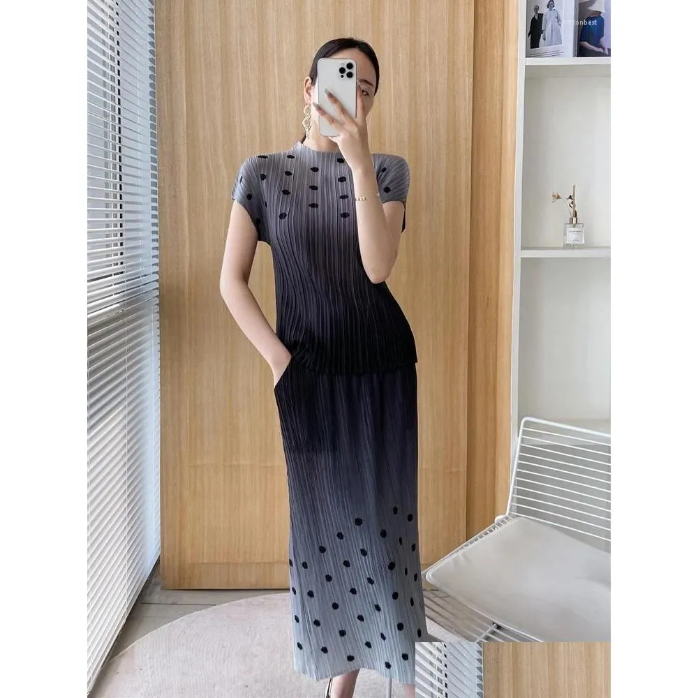 Work Dresses Miyake Pleated Two Piece Set Women 2024 Summer Luxury Women`s Causal Gradual Wave Dot Top Long Skirt