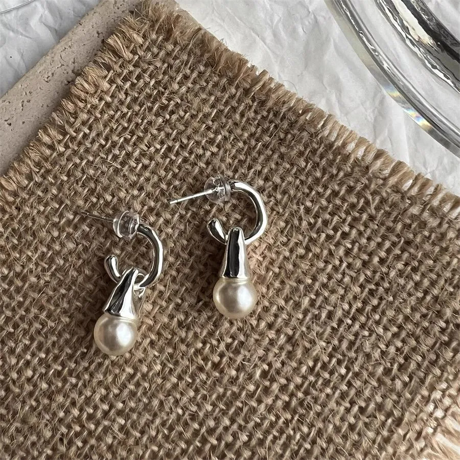 French Fashion Pearl Earrings High Grade 925 Silver Needle Female Minority Design Light Luxury Simple All-Match Jewelry