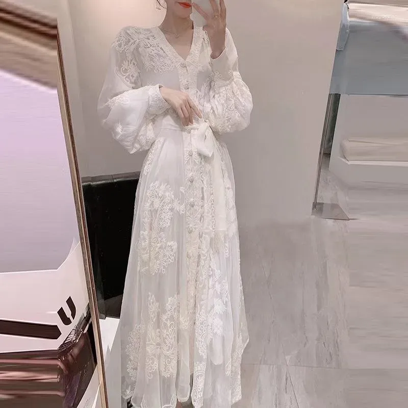 Casual Dresses French Dress Women 2023 Autumn Robe Button Cardigan Belt Design Elegant White Lace Embroidered Long Fairy G016