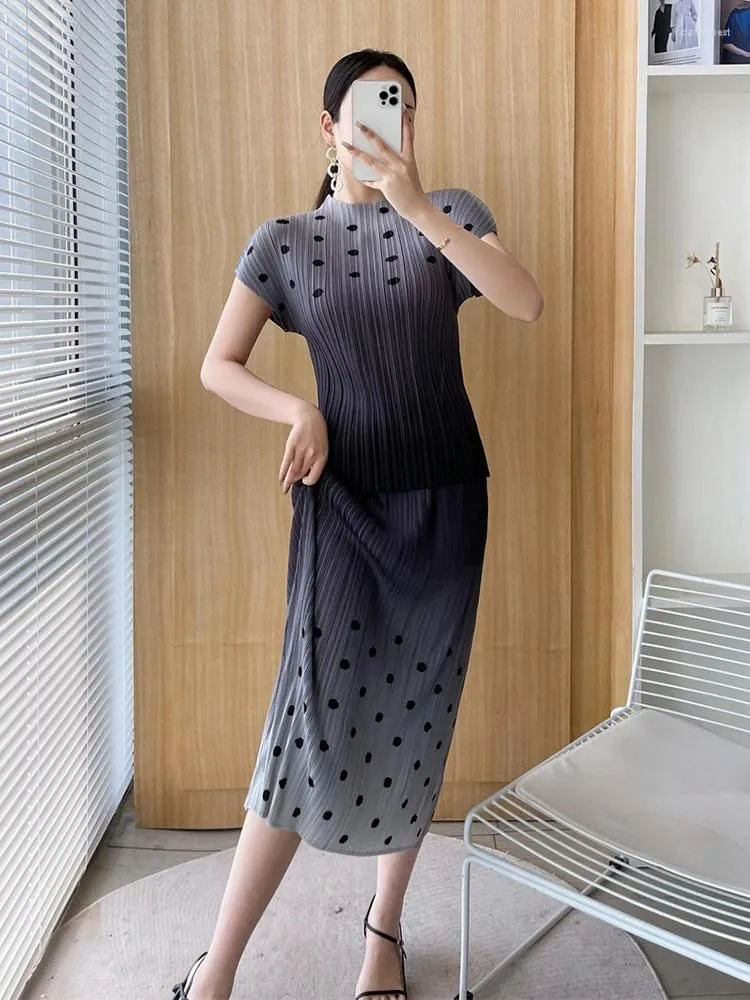 Work Dresses Miyake Pleated Two Piece Set Women 2024 Summer Luxury Women`s Causal Gradual Wave Dot Top Long Skirt