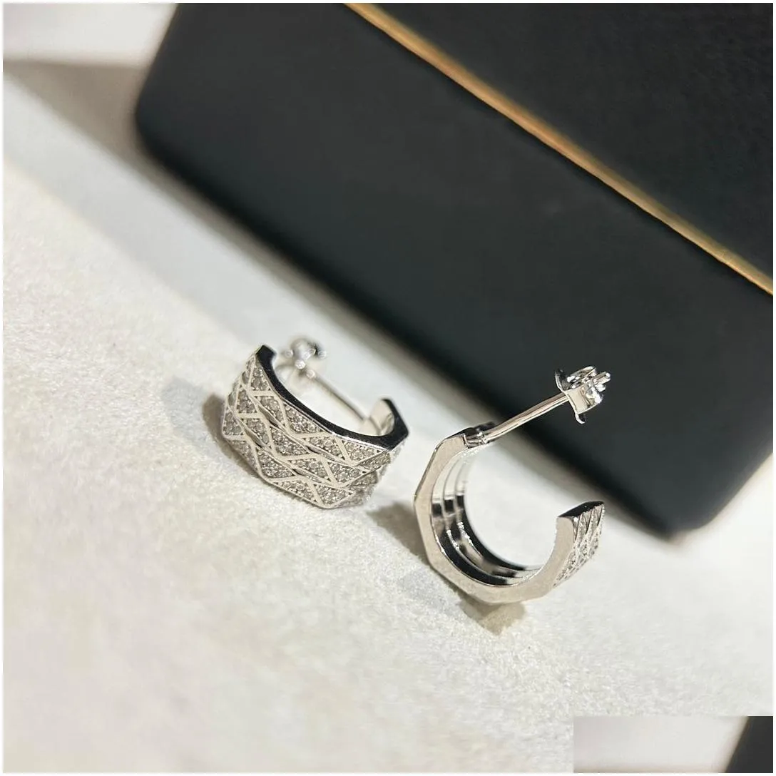 GRAFE Earrings designer for woman Gold plated 18K T0P Diamond inlay with diamond pattern is non fading and non allergic crystal classic style