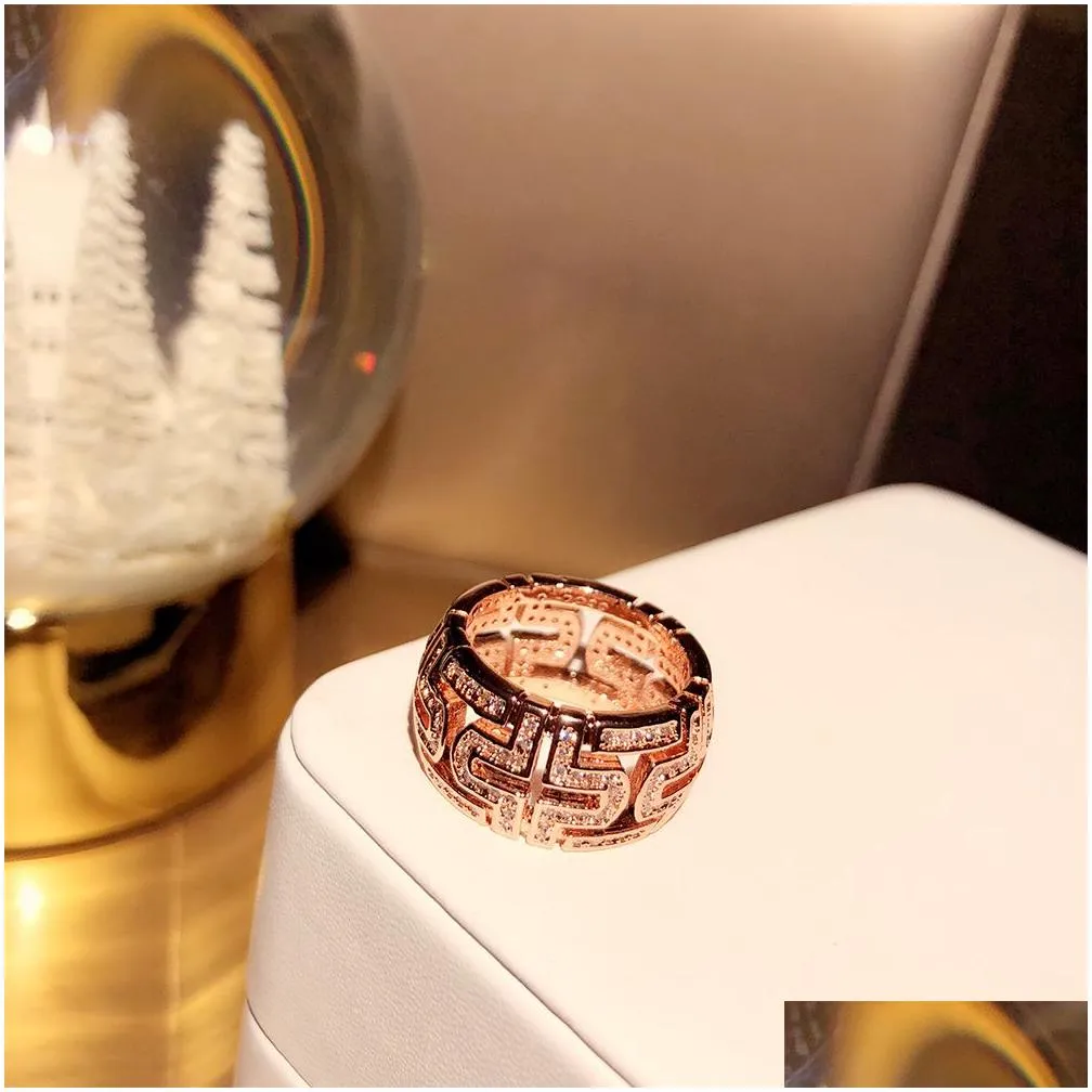 circular ring Brand Classic Fashion Party Jewelry For Women Rose Gold Ball banquet Luxurious Men`s rings Sell well Free shipping