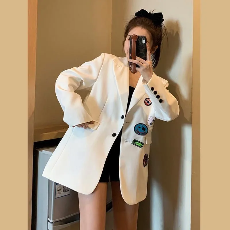 Women`s Suits & Blazers White Suit Jacket 2022 Spring Autumn Loose Single-breasted Embroidery Patch Badge Long Sleeve Women Trendy