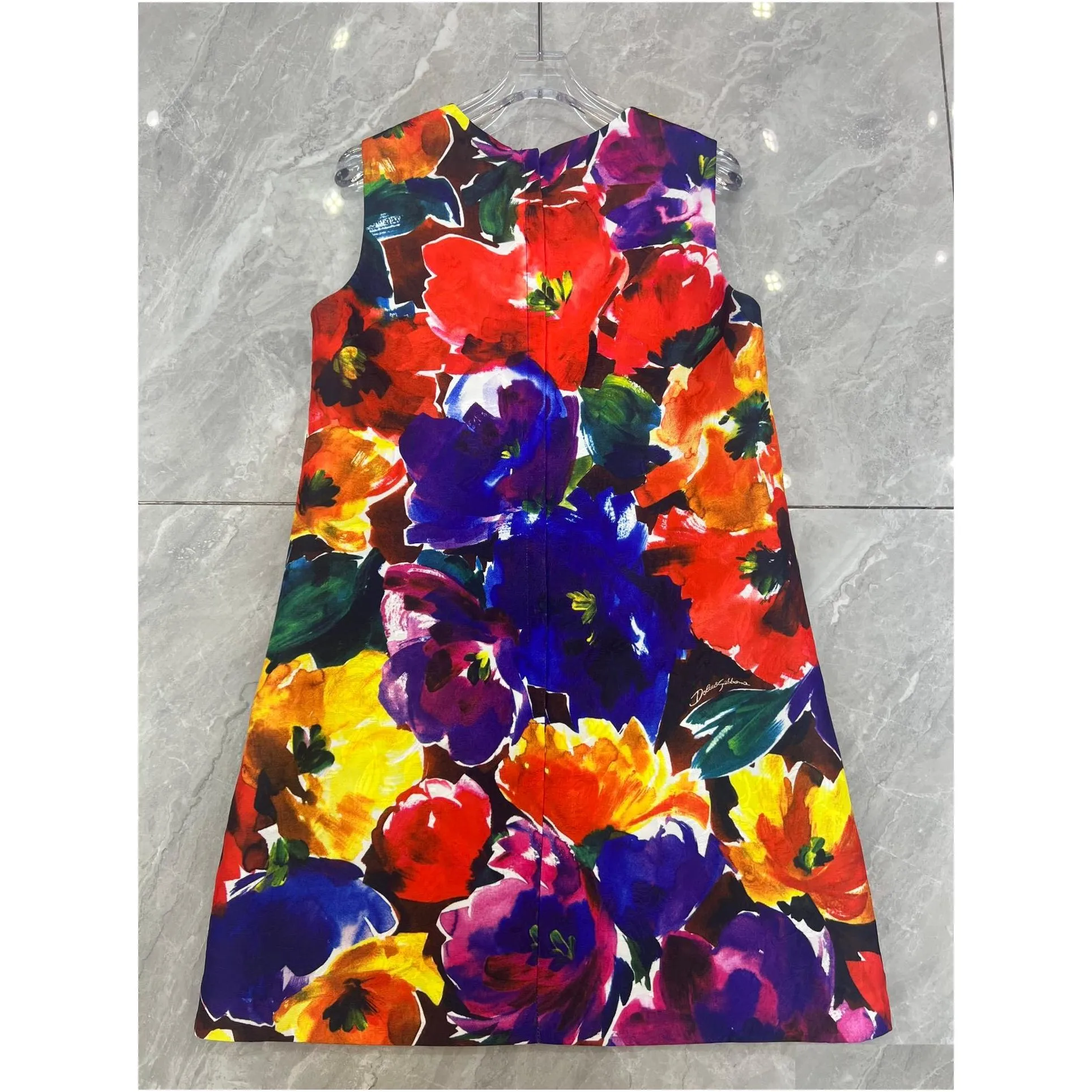 European fashion brand Watercolor rose print tight fitting crew neck sleeveless mini dress