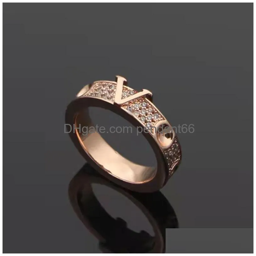 2022 luxury v full diamond ring high quality stainless steel ring for men women fashion couples 18k gold plated jewelry