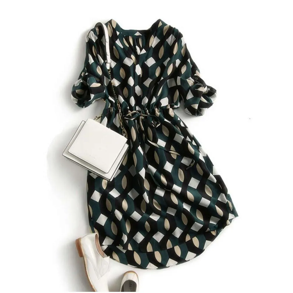 MaxMara High end Romantic Slim Temperament Drawstring Print V-Neck Waist Small Silkworm Silk Dress