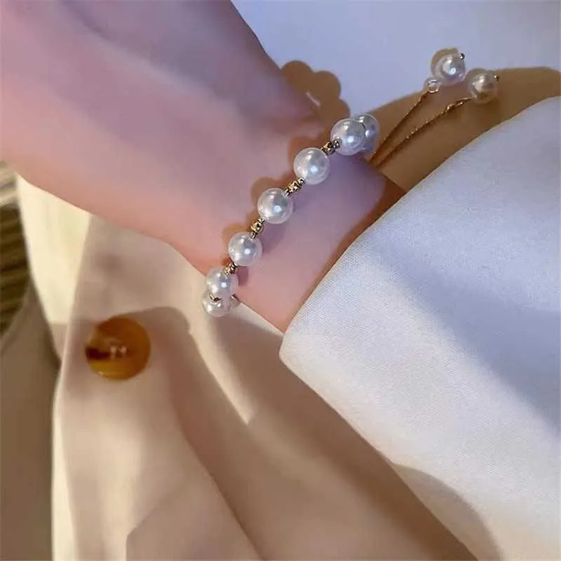 Charm Bracelets New Fashion Trend Unique Design Elegant Delicate Baroque Pearl Bracelet Ladies Premium Jewelry Birthday Party Gift Wholesale