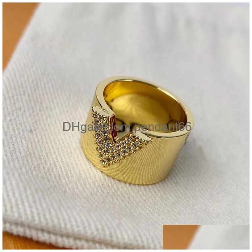classic luxury diamond v ring fashion designer mens and womens crystal wedding rings 316l titanium plated 18k gold jewelry
