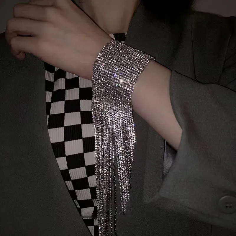 jewelry internet celebrity tassel bracelet full of diamonds, fashionable and versatile temperament, bracelet accessories with a sense of