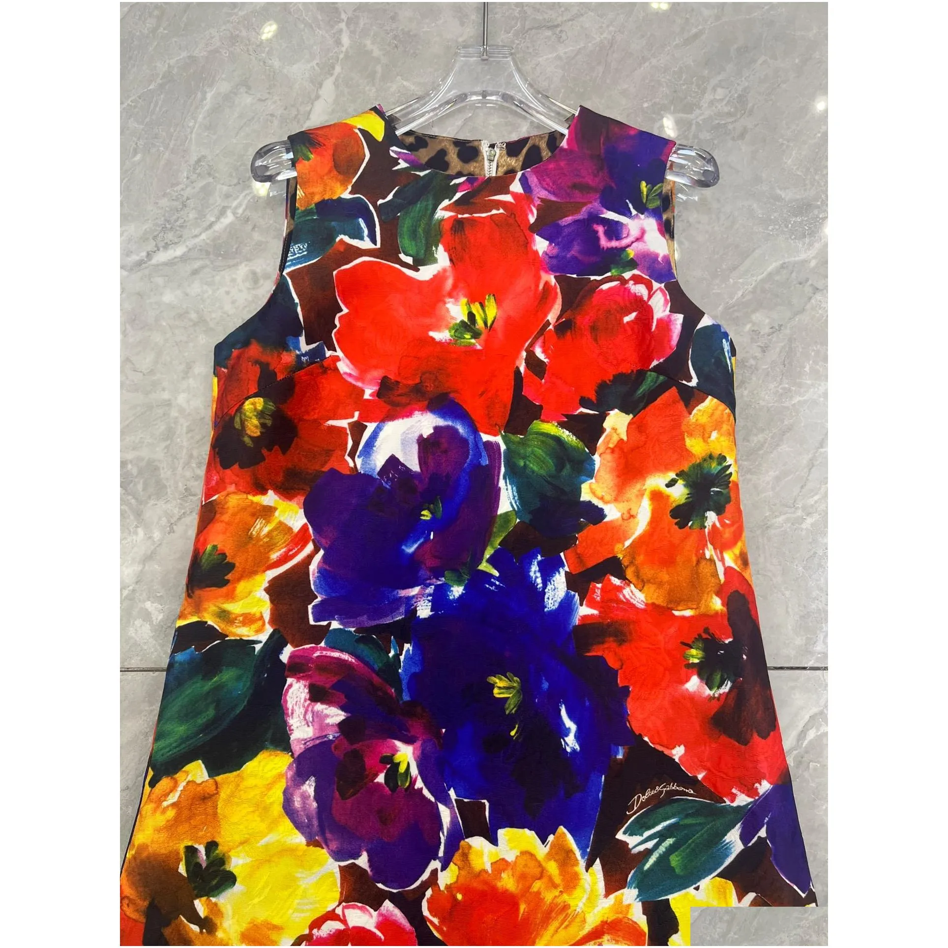 European fashion brand Watercolor rose print tight fitting crew neck sleeveless mini dress