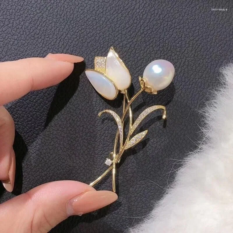 Brooches Copper Micro-encrusted Zirconia Corsage Natural Shell Tulip Simple Versatile Brooch Anti-glow Buckle Clothing Accessories