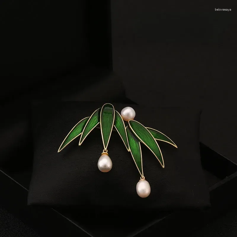 Brooches Elegant Pearl Bamboo Leaf Brooch High-End Clothes Corsage Accessories Retro All Matching Neckline Fixed Enamel Pin Jewelry