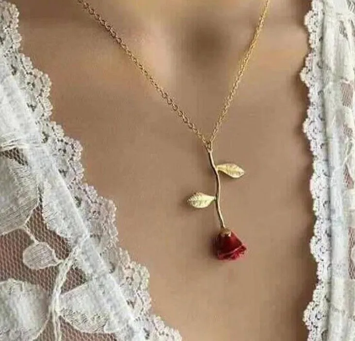 2022 New Fashion Vintage Rose Necklace Pendant Long Chain Charm Simple Necklace Autumn Winter Women`s Jewelry Valentine`s Day Gift